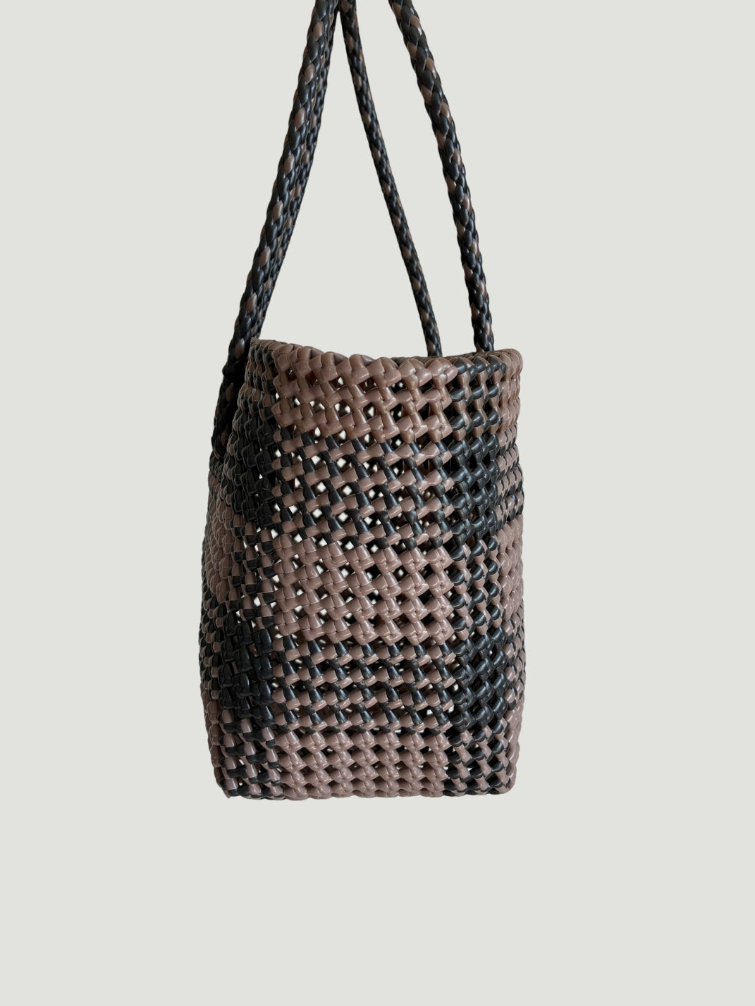 No. 547M - HAND-WOVEN BASKET BAG - MEDIUM - iridescent brown & iridescent black