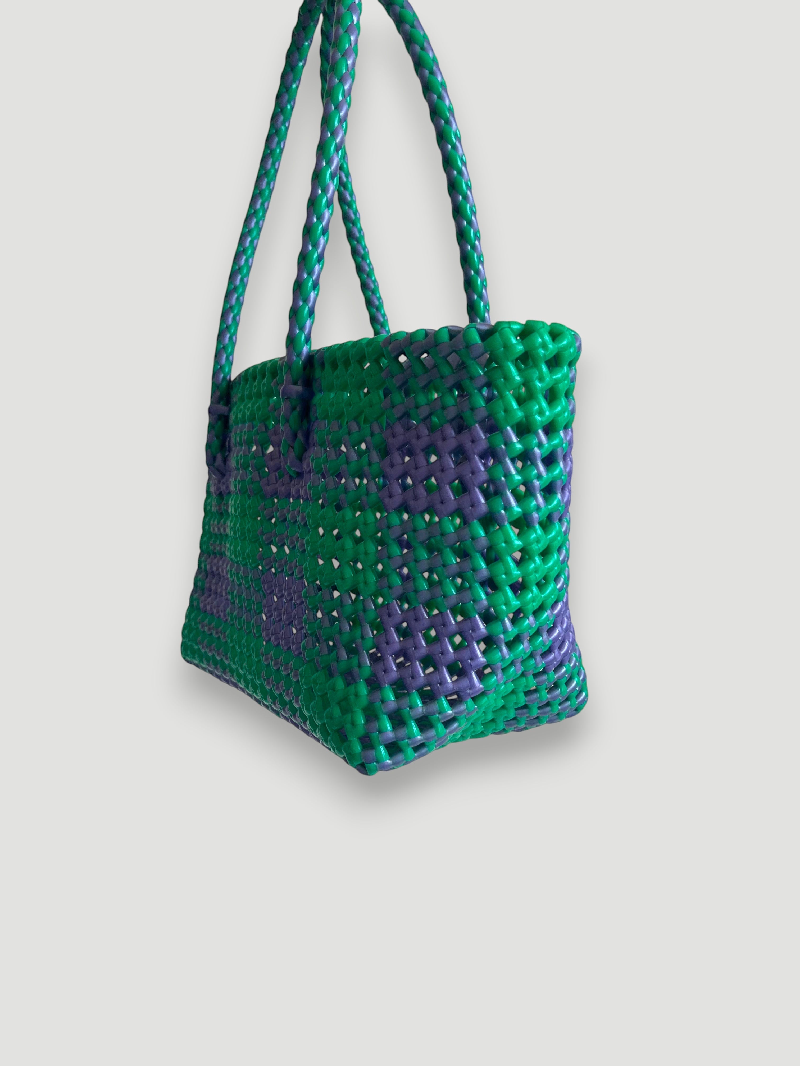 N°540S - SAC PANIER TRESSÉ MAIN - PETIT - violet irisé & vert