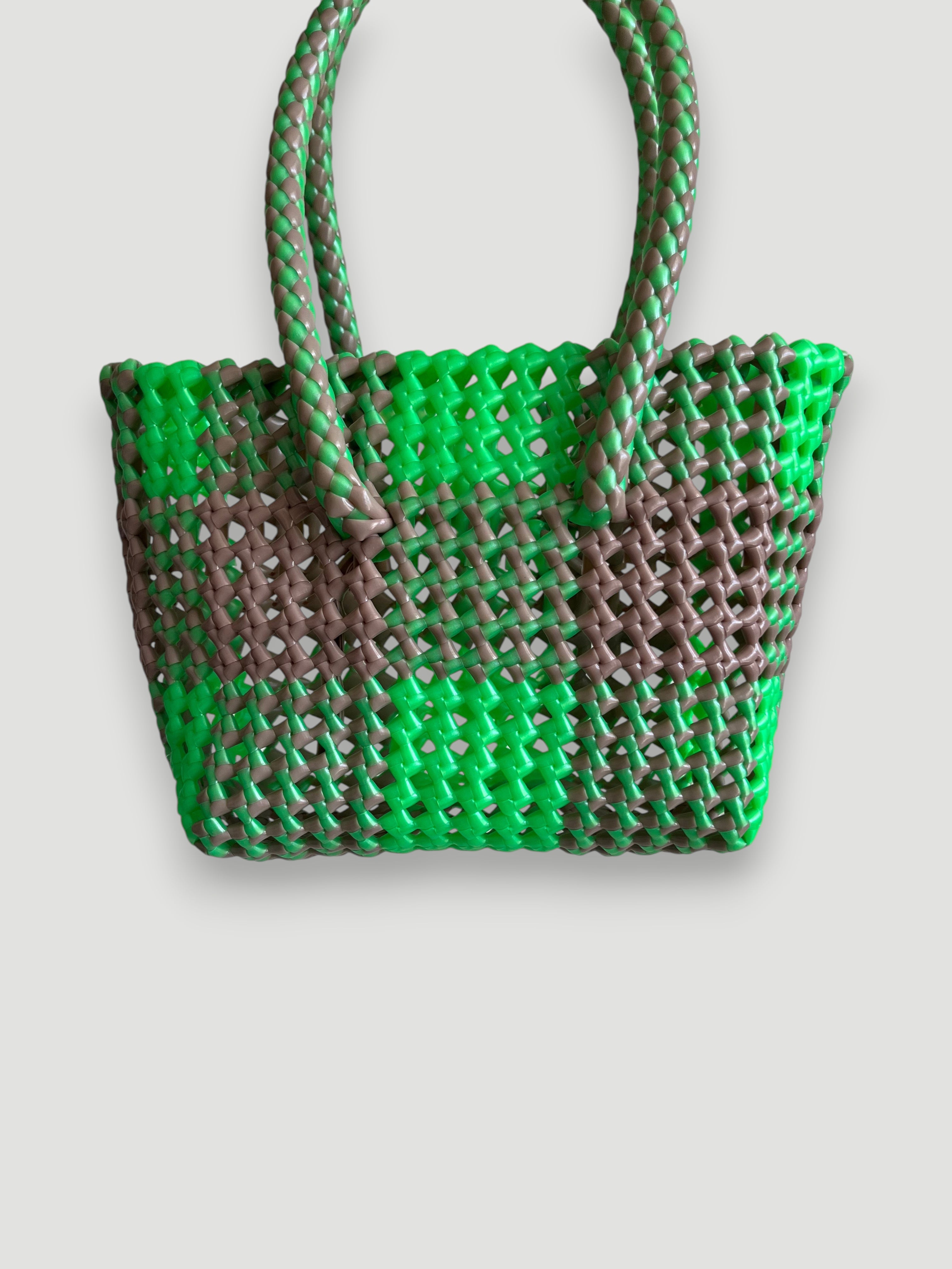 N°544XS - SAC PANIER TRESSÉ MAIN - MINI - vert irisé & taupe