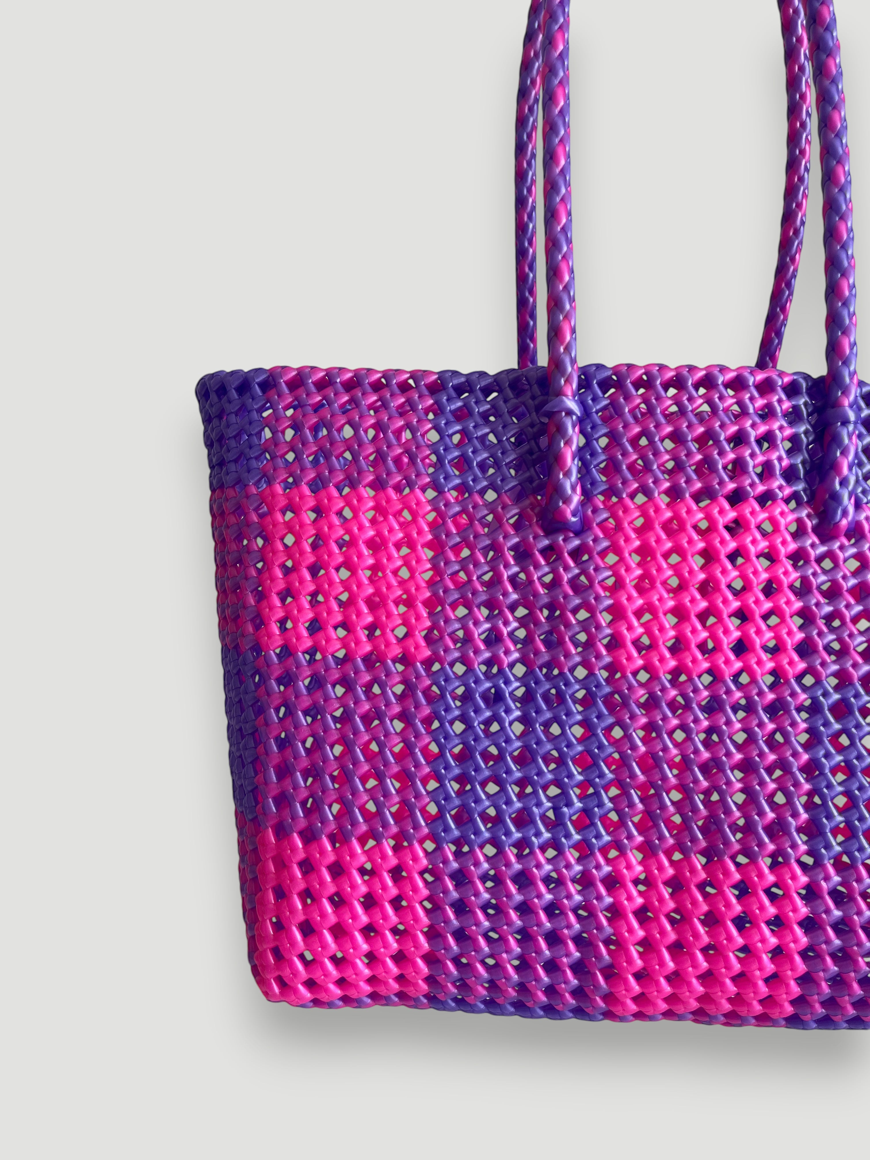 N°88L - SAC PANIER TRESSÉ MAIN - GRAND - violet irisé & rose fluo irisé