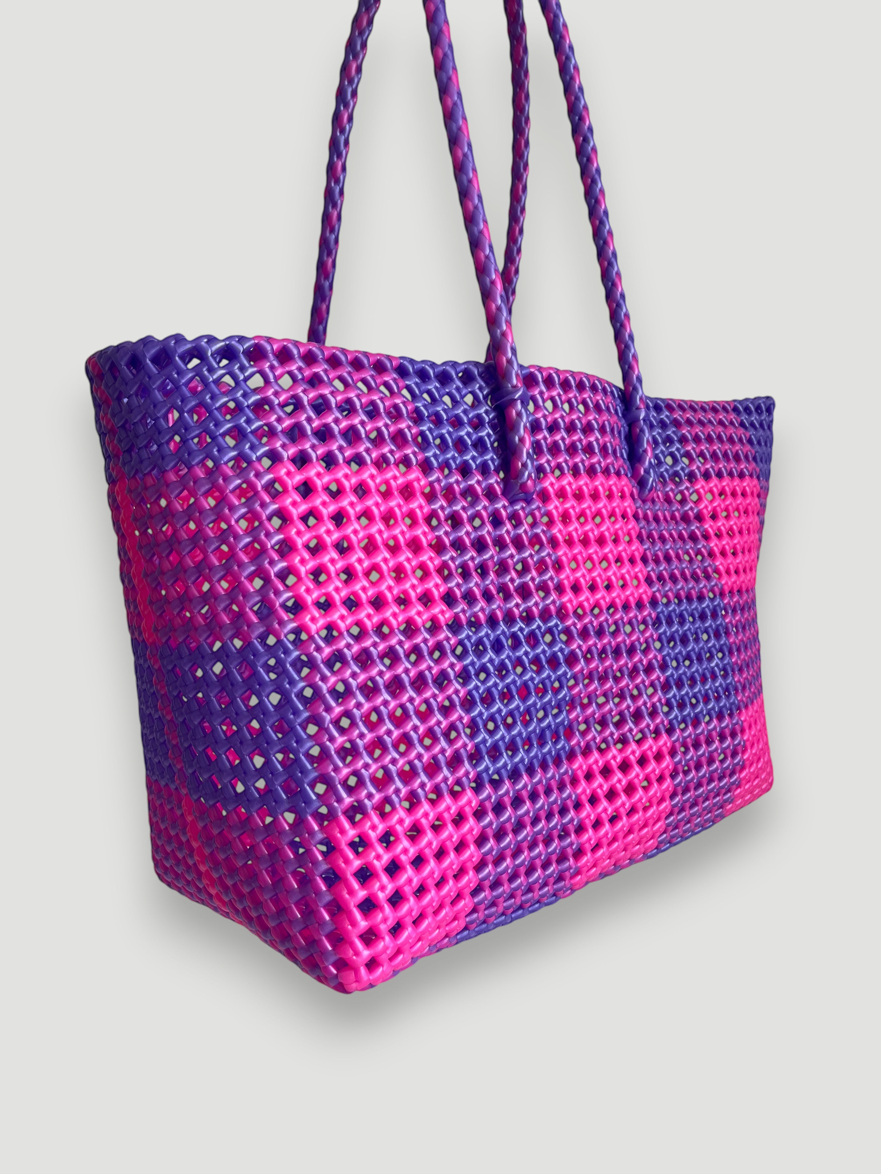 N°88L - SAC PANIER TRESSÉ MAIN - GRAND - violet irisé & rose fluo irisé