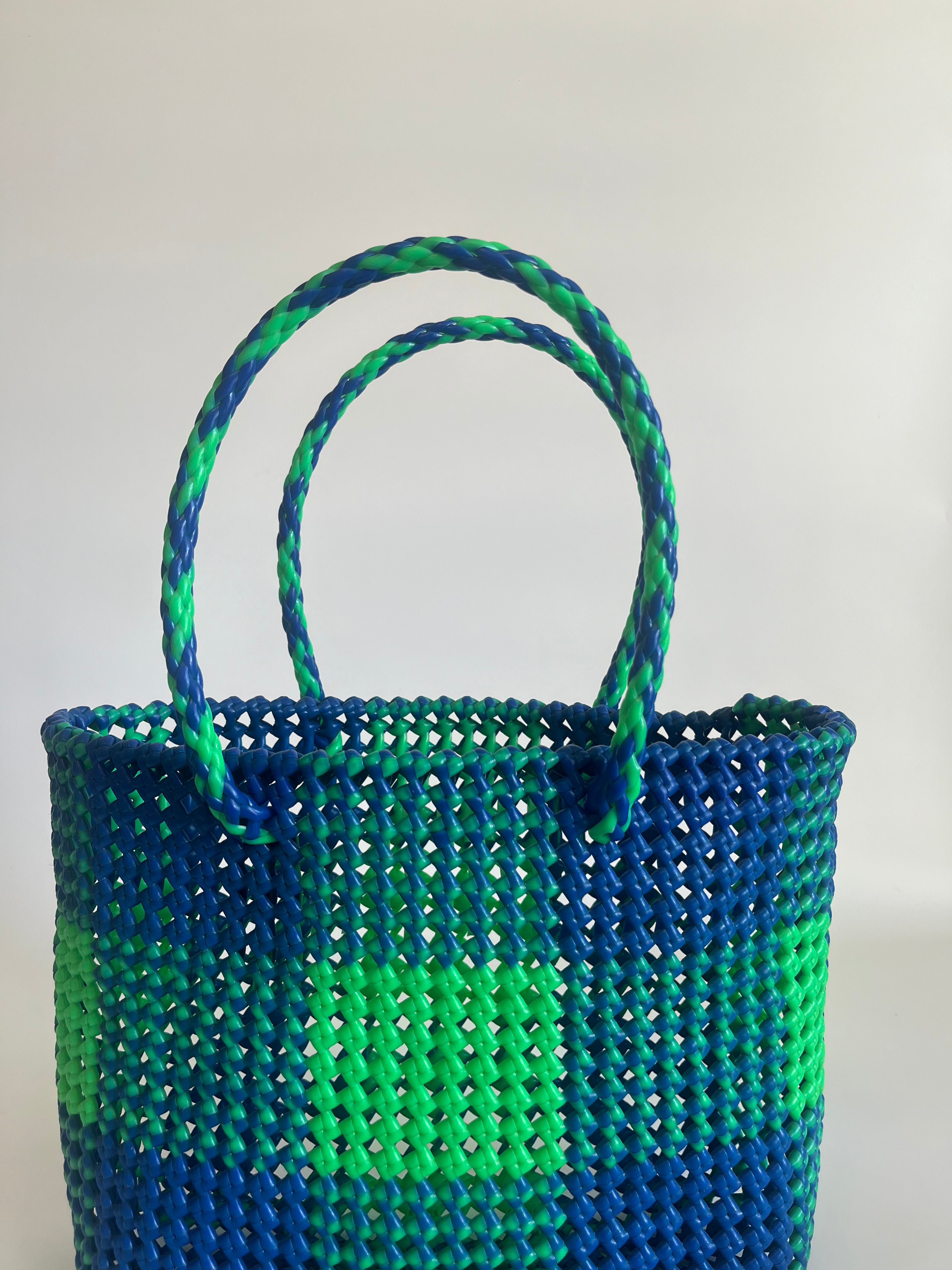 N°49M - SAC PANIER TRESSÉ MAIN - MOYEN - vert fluo & bleu foncé