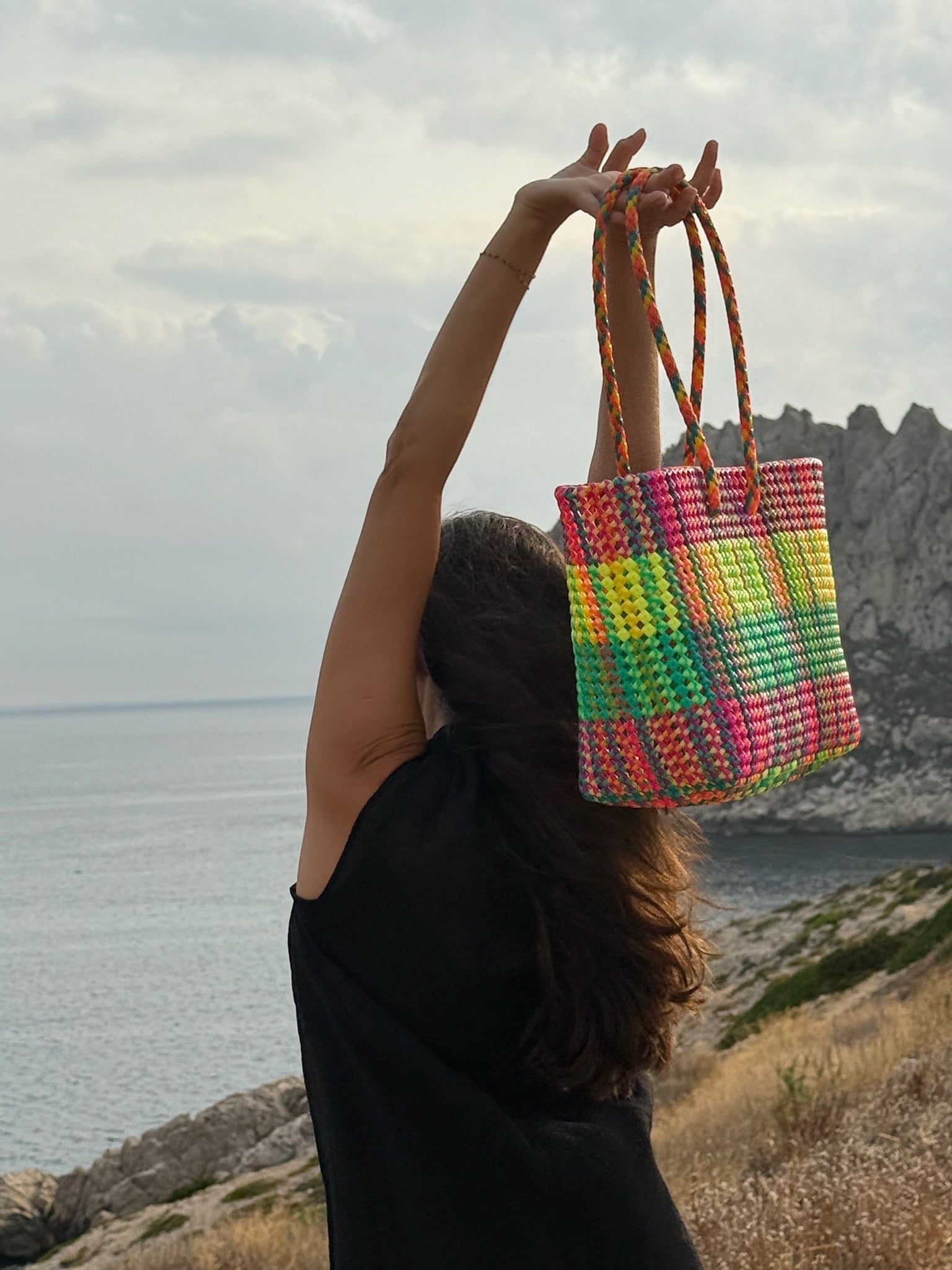 N°404L - SAC PANIER TRESSÉ MAIN - GRAND - multicolors
