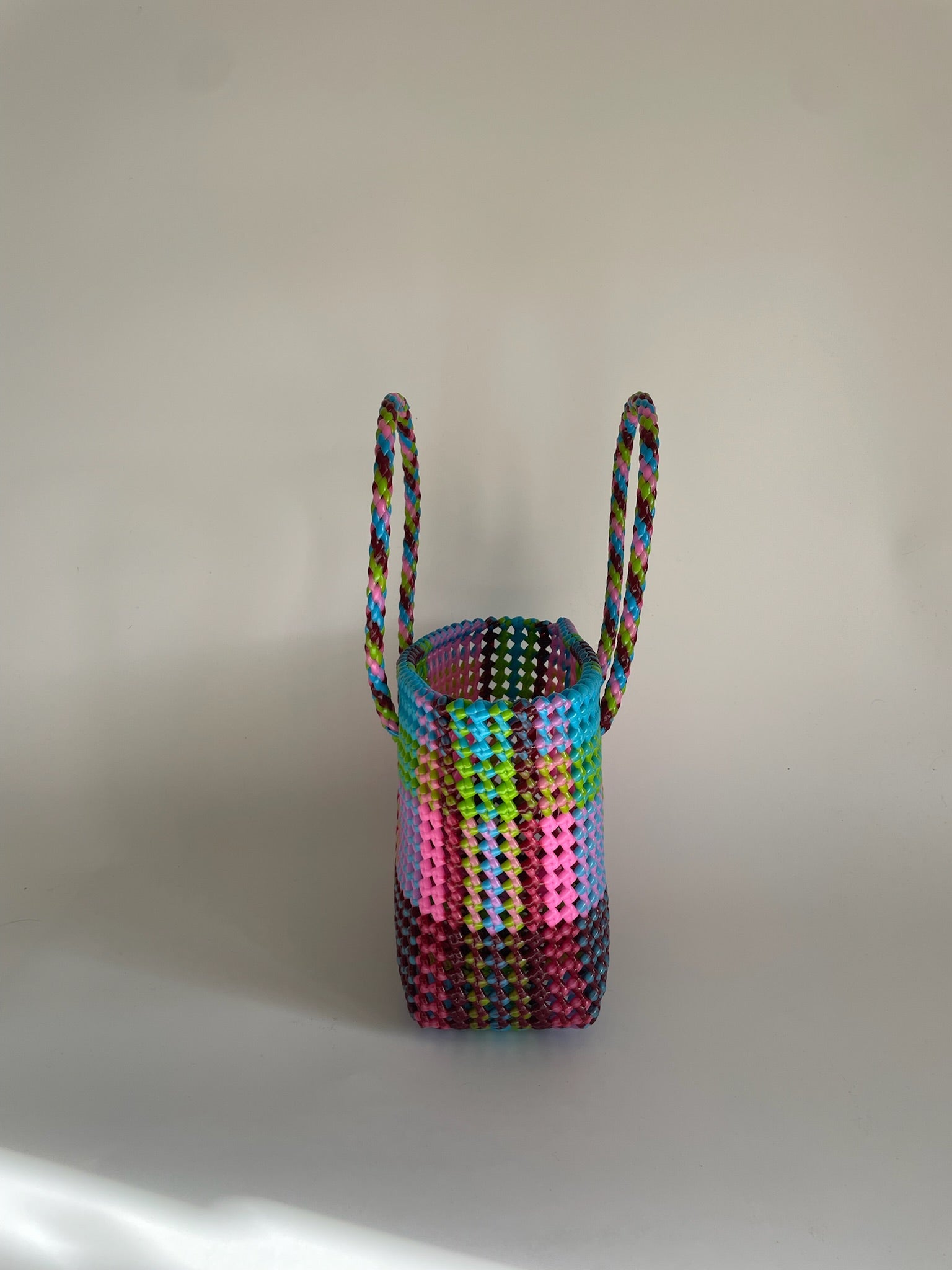 N°250S - SAC PANIER TRESSÉ MAIN - PETIT - multicolors