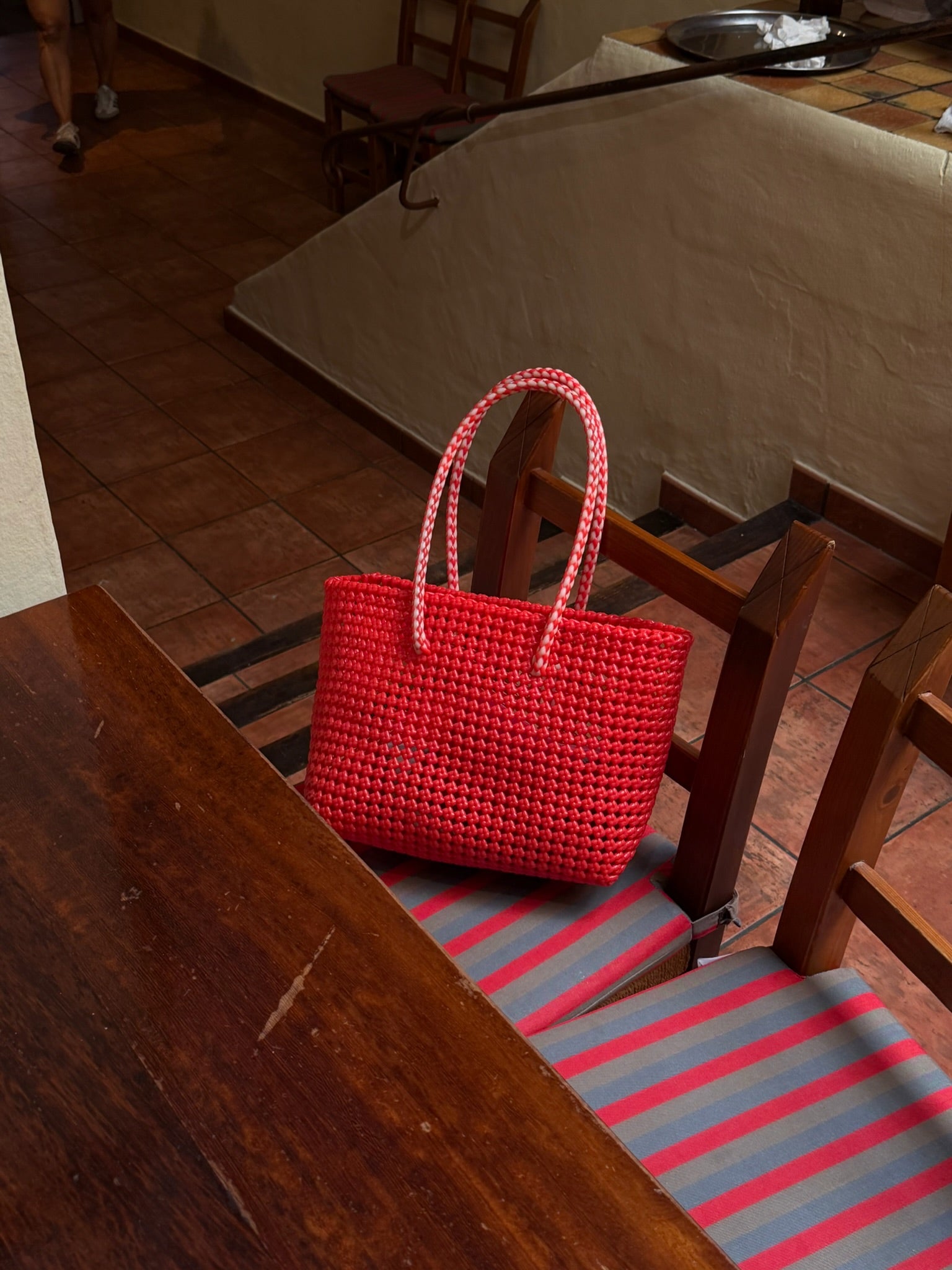 N°524M - SAC PANIER TRESSÉ MAIN - MOYEN - rouge