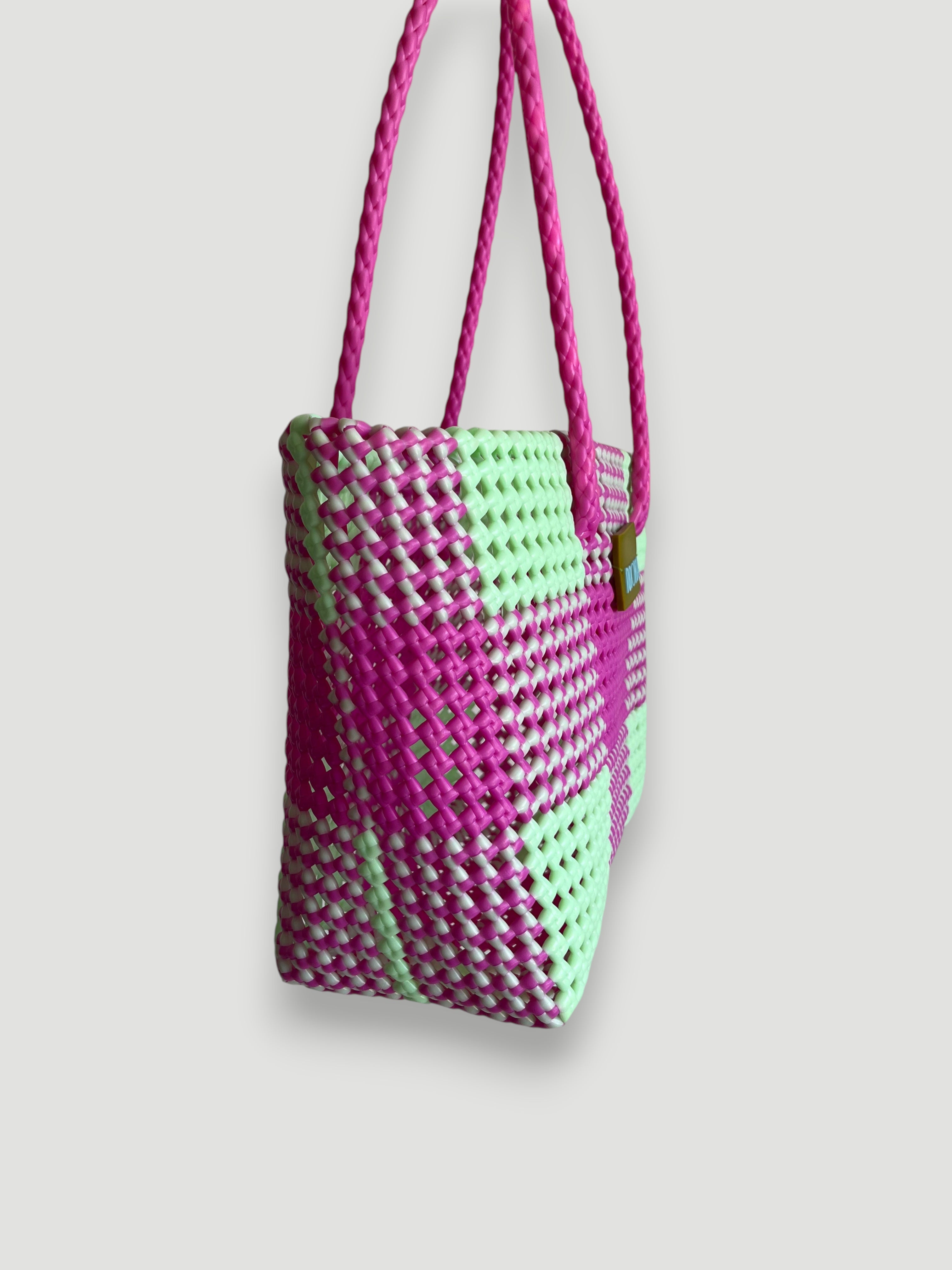 N°521M - SAC PANIER TRESSÉ MAIN - MOYEN - rose foncé & vert pastel