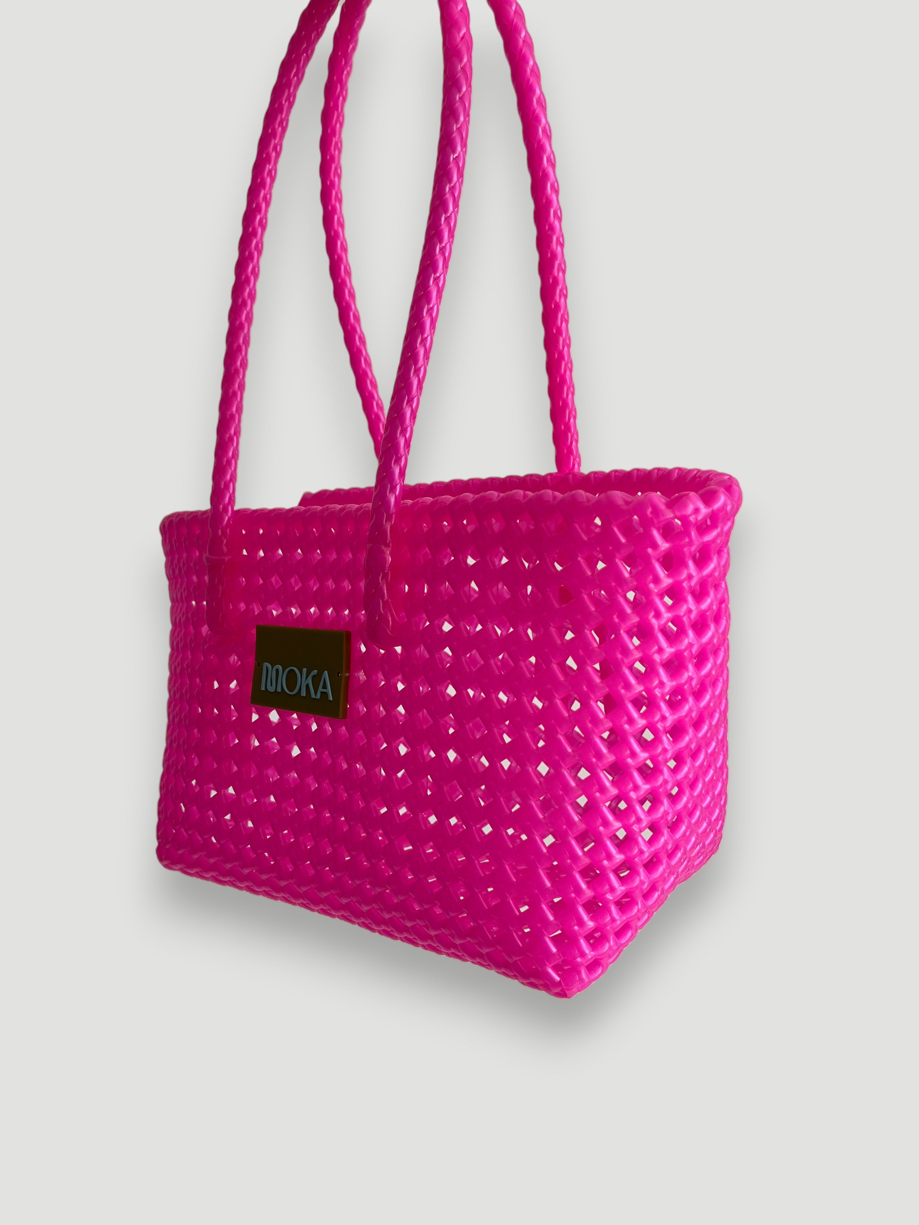 N°525S - SAC PANIER TRESSÉ MAIN - PETIT - rose fluo cristal