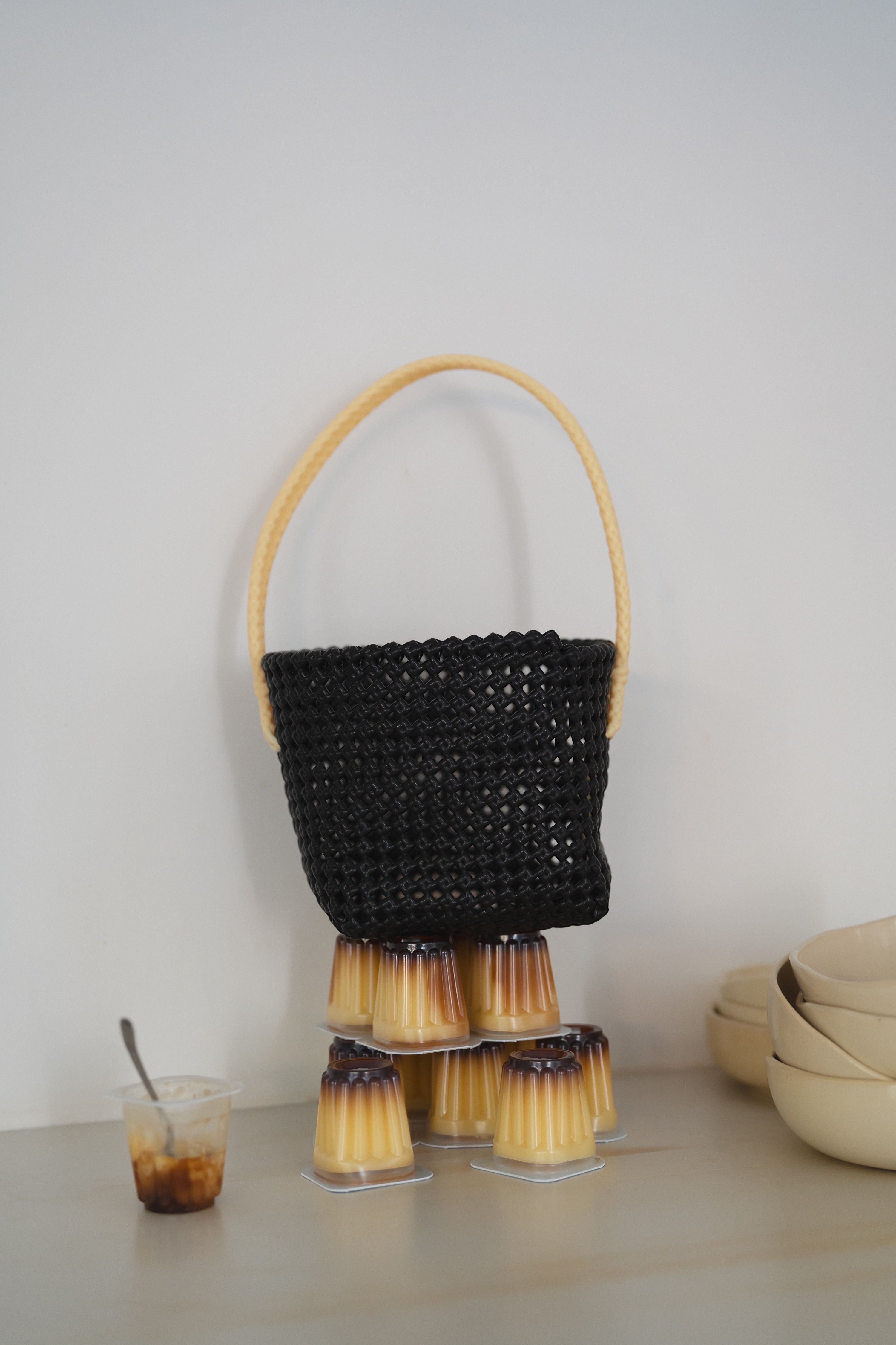N°35SE - HAND-WOVEN BASKET BAG - BUCKET - black & cream