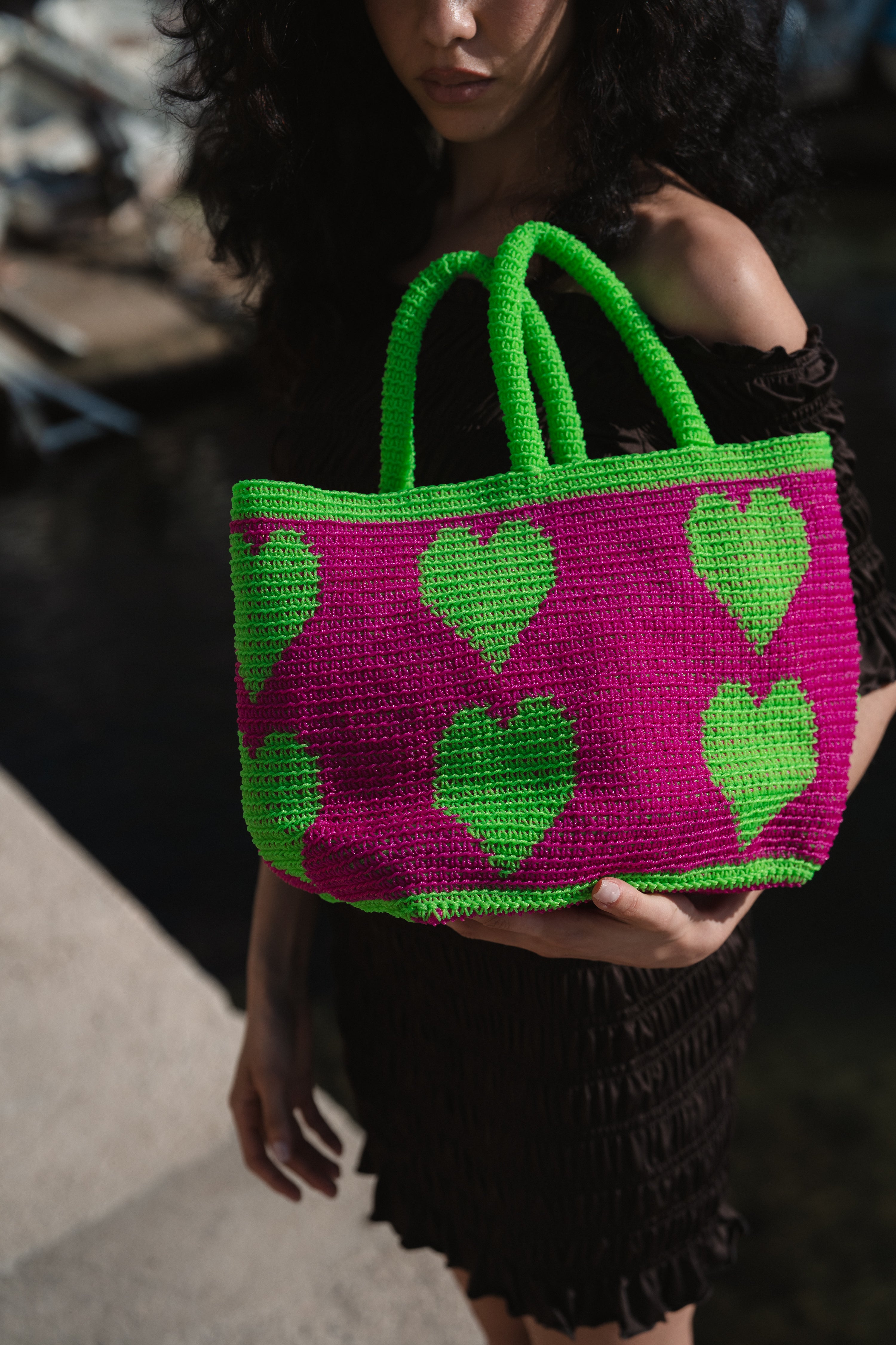 N°8SC - SAC PANIER CROCHET COEUR M - MOYEN - vert fluo & rose fluo