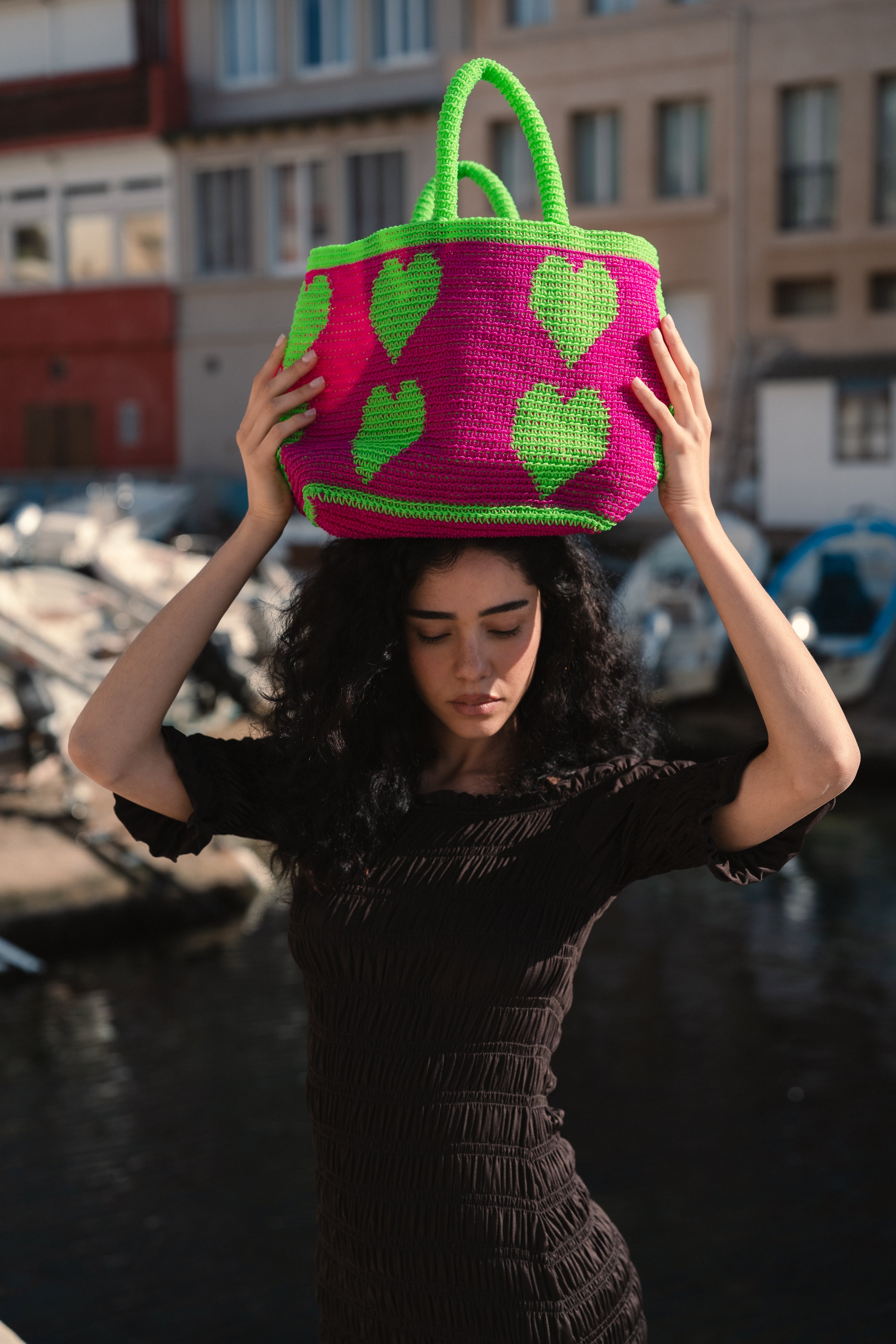 N°8SC - SAC PANIER CROCHET COEUR M - MOYEN - vert fluo & rose fluo
