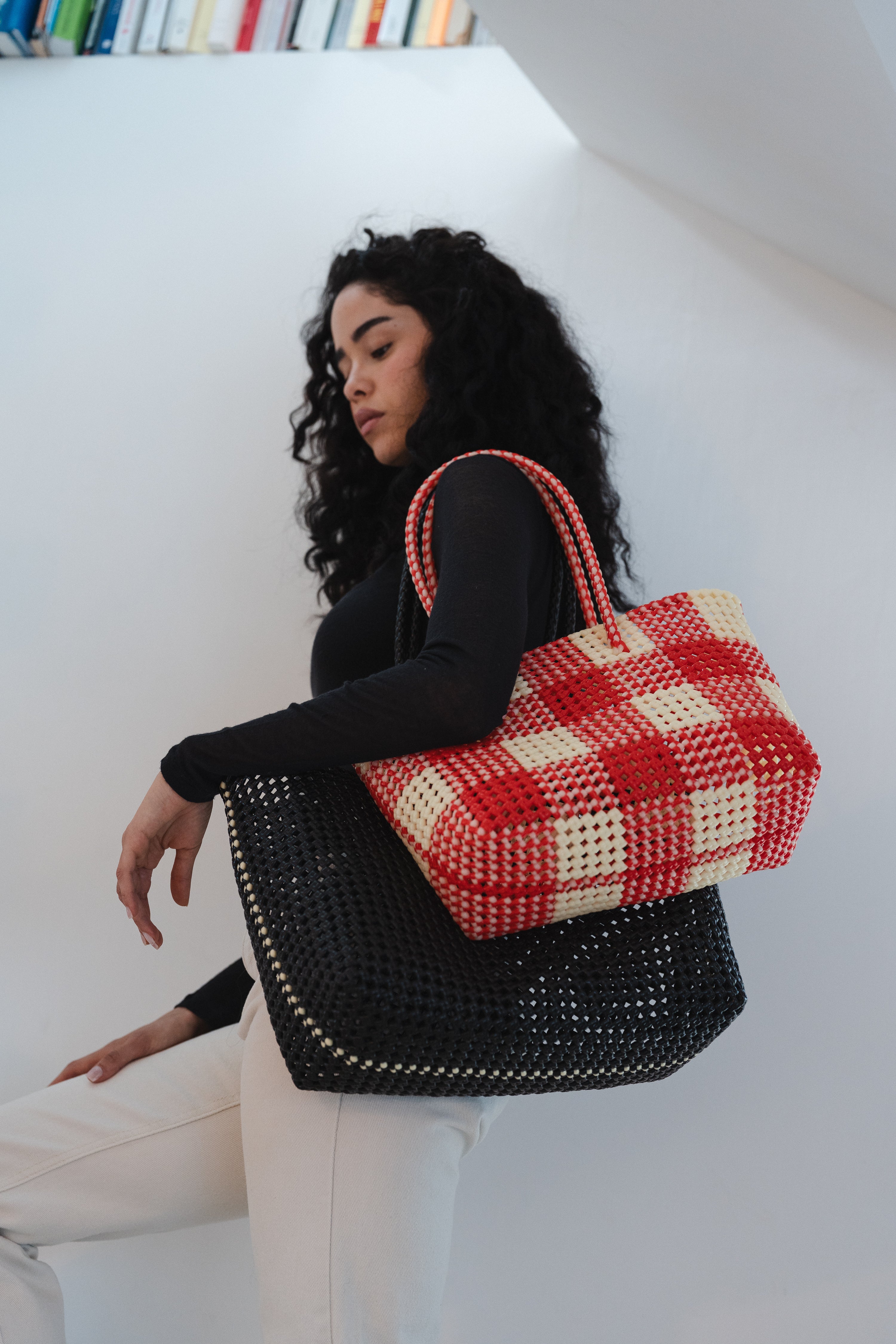 N°524M - SAC PANIER TRESSÉ MAIN - MOYEN - rouge & écru