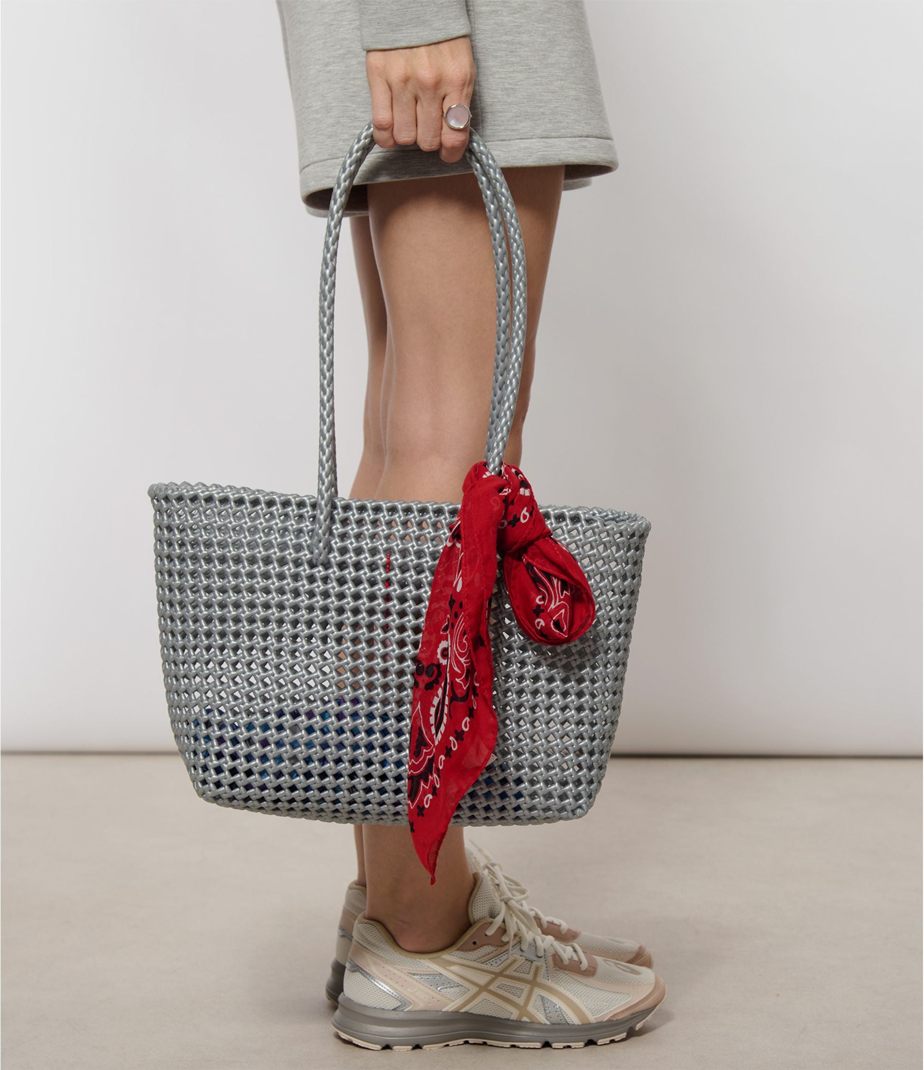 N°138M - SAC PANIER TRESSÉ MAIN - MOYEN - argenté