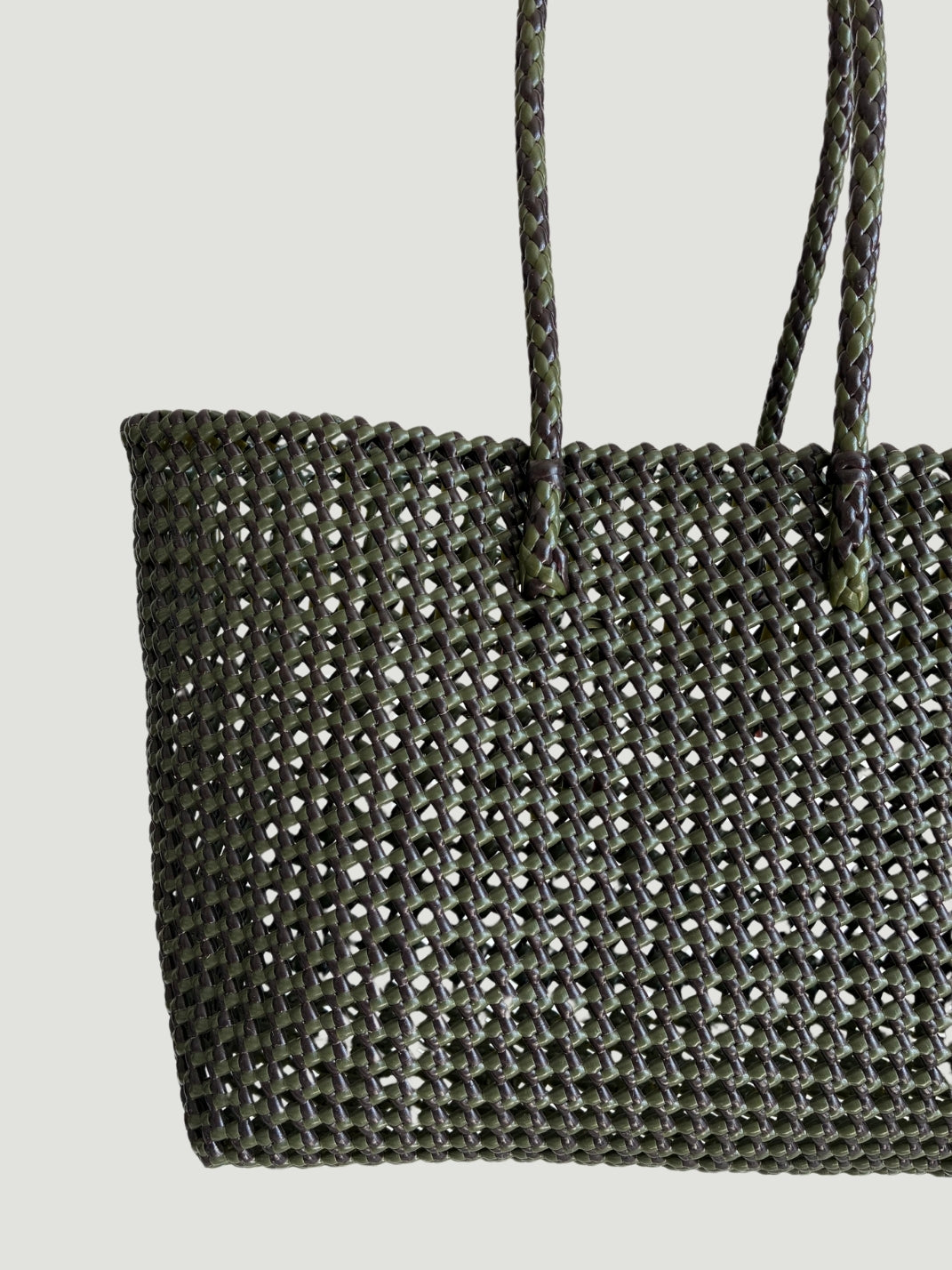 No. 254M bis - HAND-WOVEN BASKET BAG - MEDIUM - khaki & brown