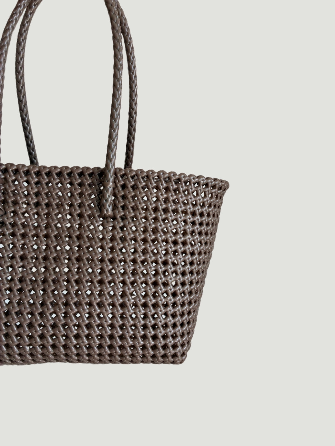 No. 546M - HAND-WOVEN BASKET BAG - MEDIUM - iridescent taupe