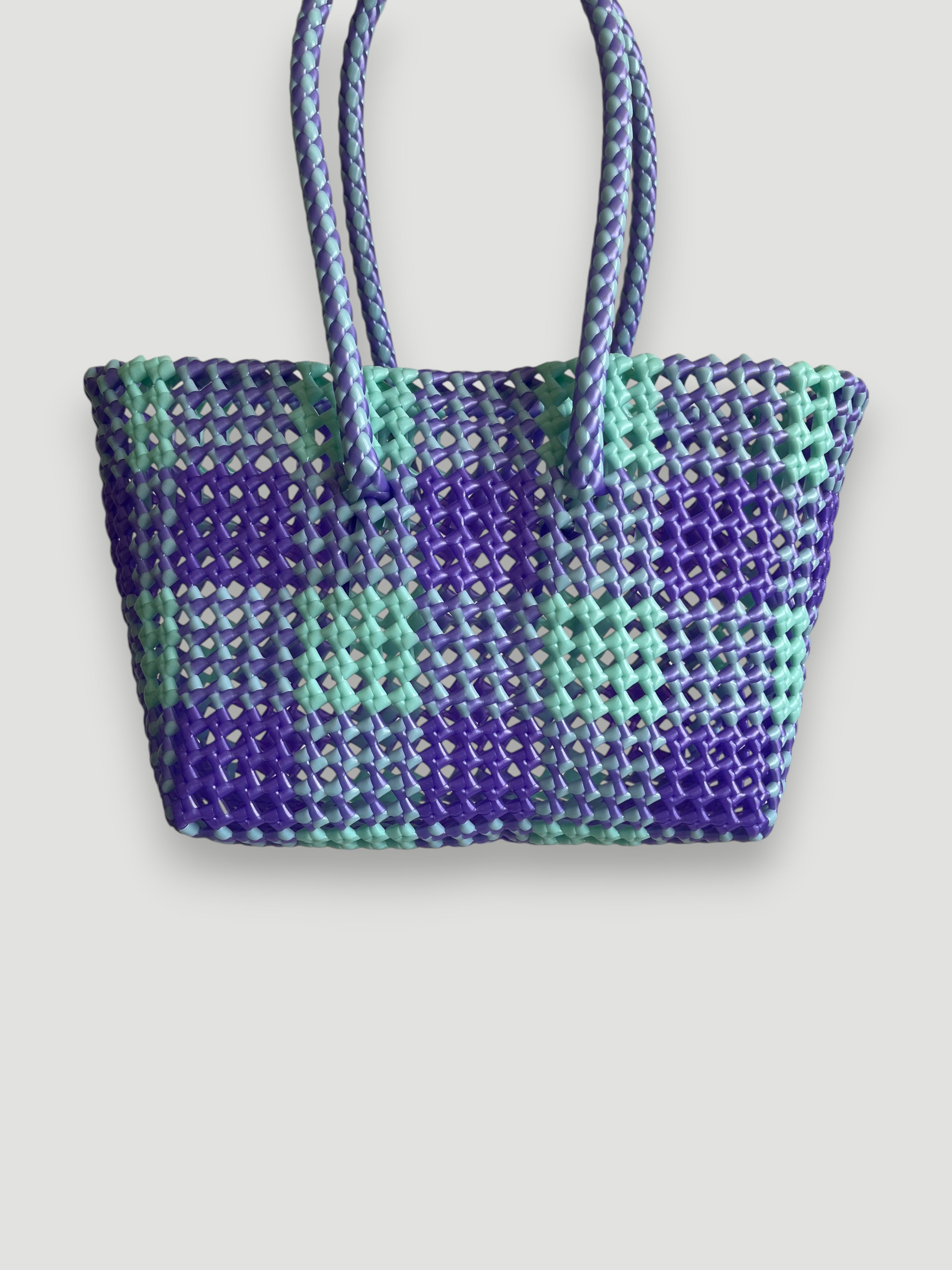 N°539S - SAC PANIER TRESSÉ MAIN - PETIT - violet irisé et bleu pastel