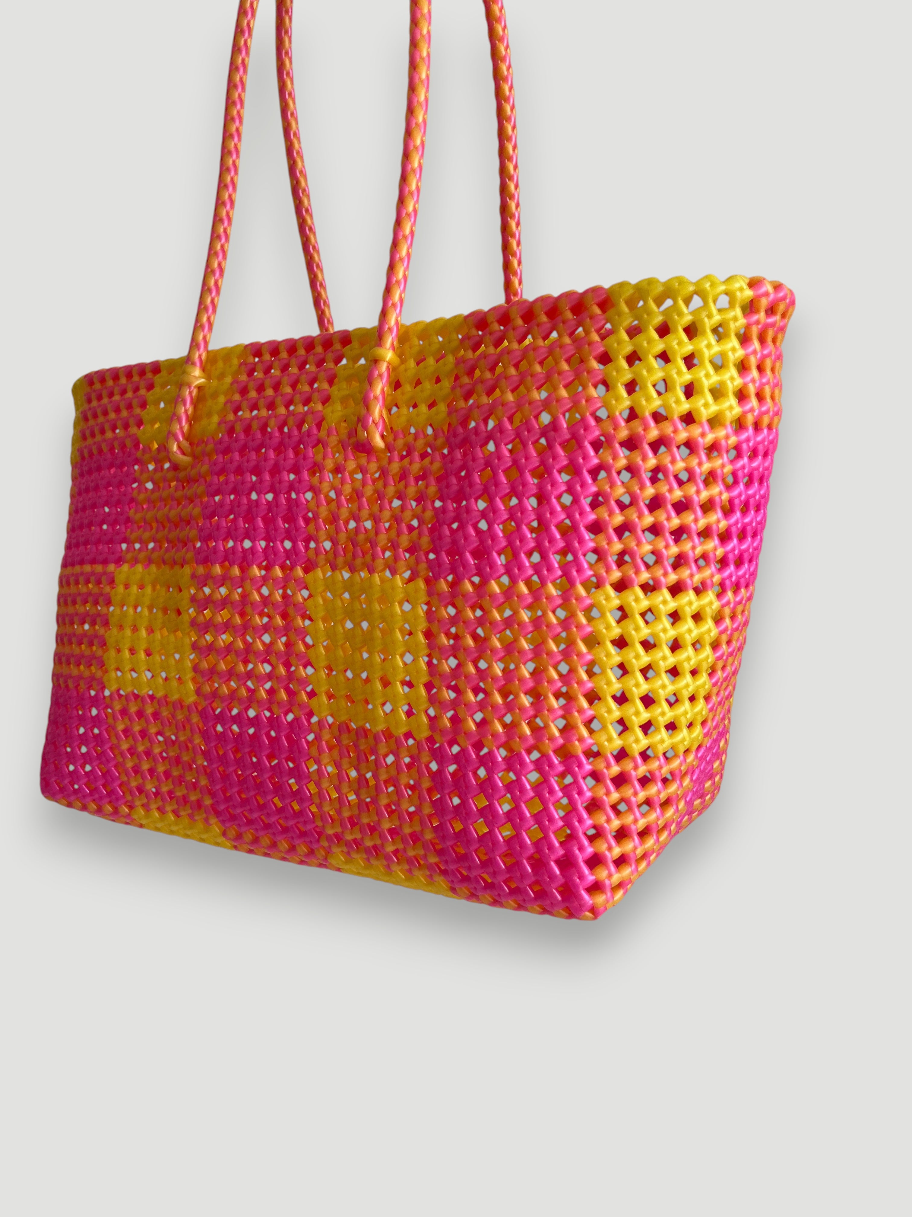 N°120L - SAC PANIER TRESSÉ MAIN - GRAND - jaune irisé & rose fluo irisé