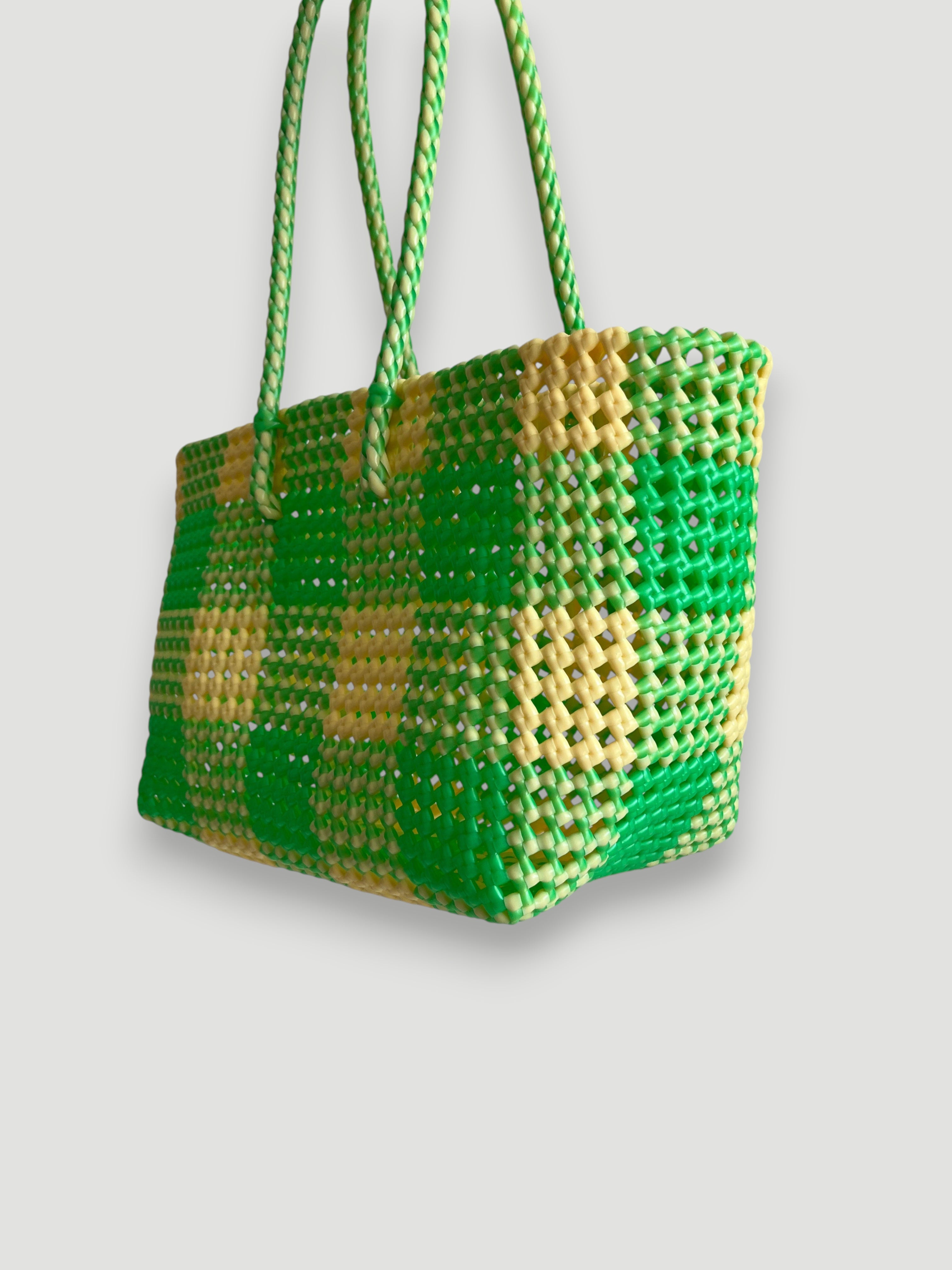 N°548M - SAC PANIER TRESSÉ MAIN - MOYEN - vert irisé & crème