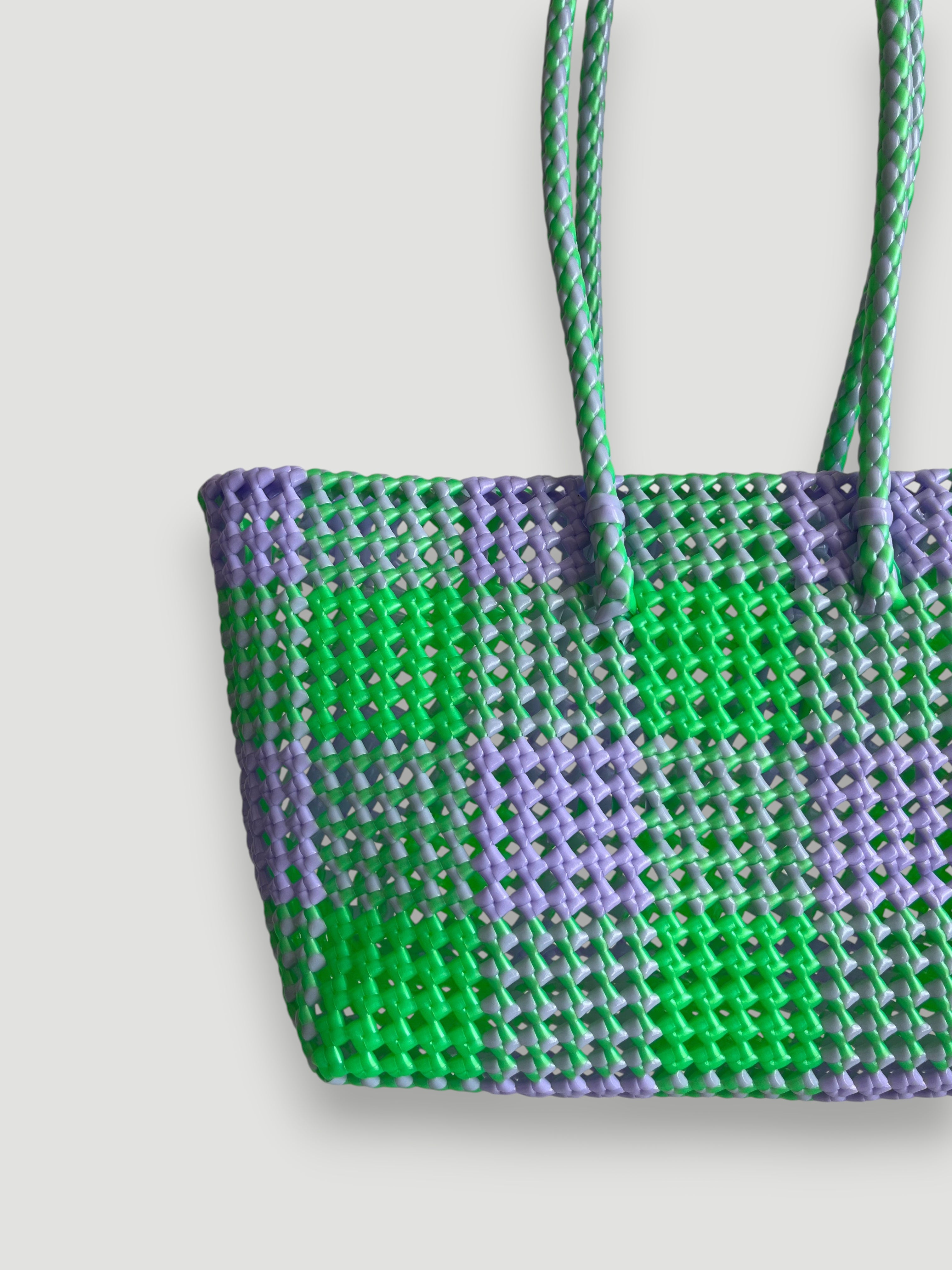 N°547M - SAC PANIER TRESSÉ MAIN - MOYEN - lavande & vert irisé