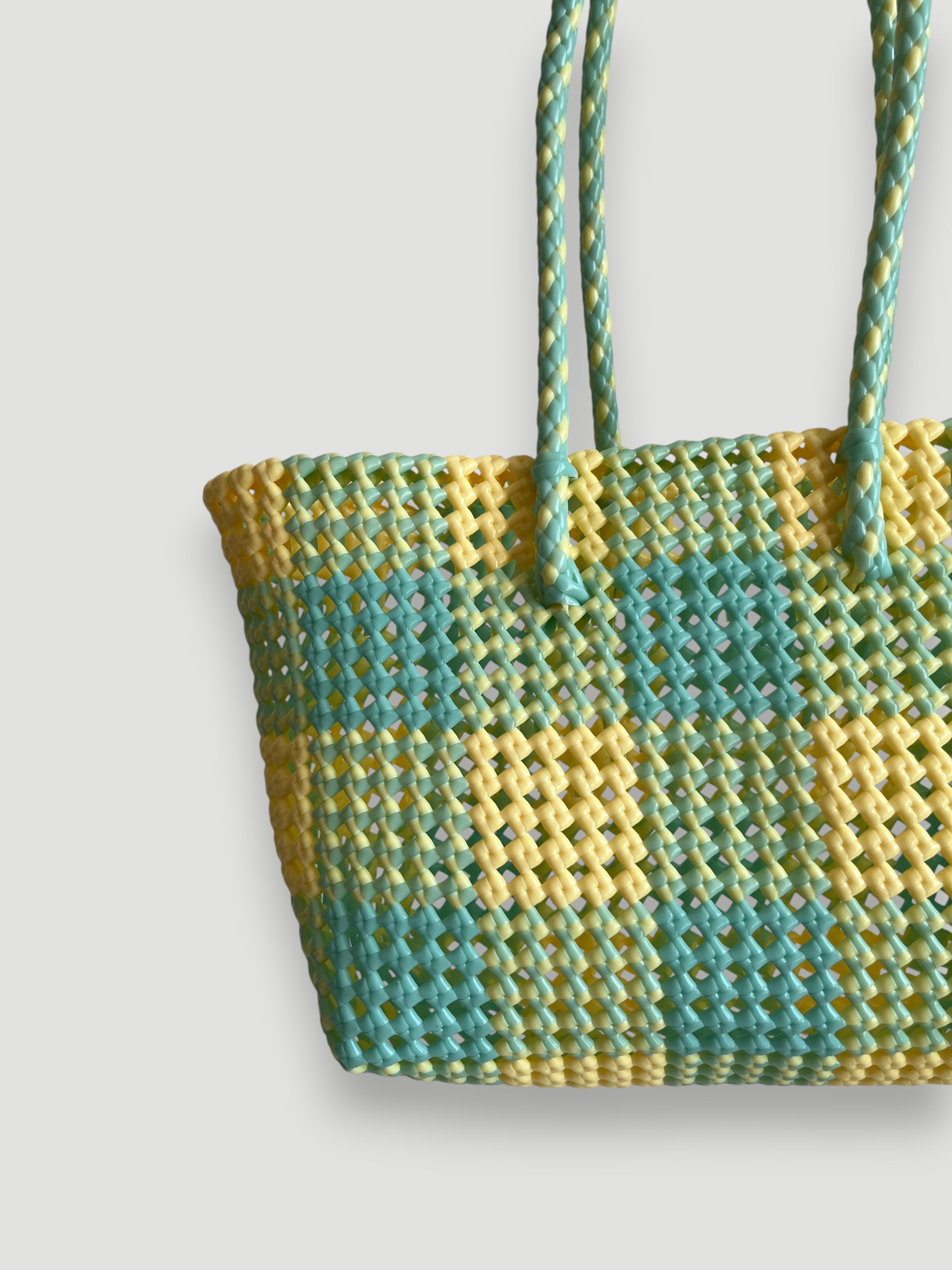N°546M - SAC PANIER TRESSÉ MAIN - MOYEN - bleu pastel & crème