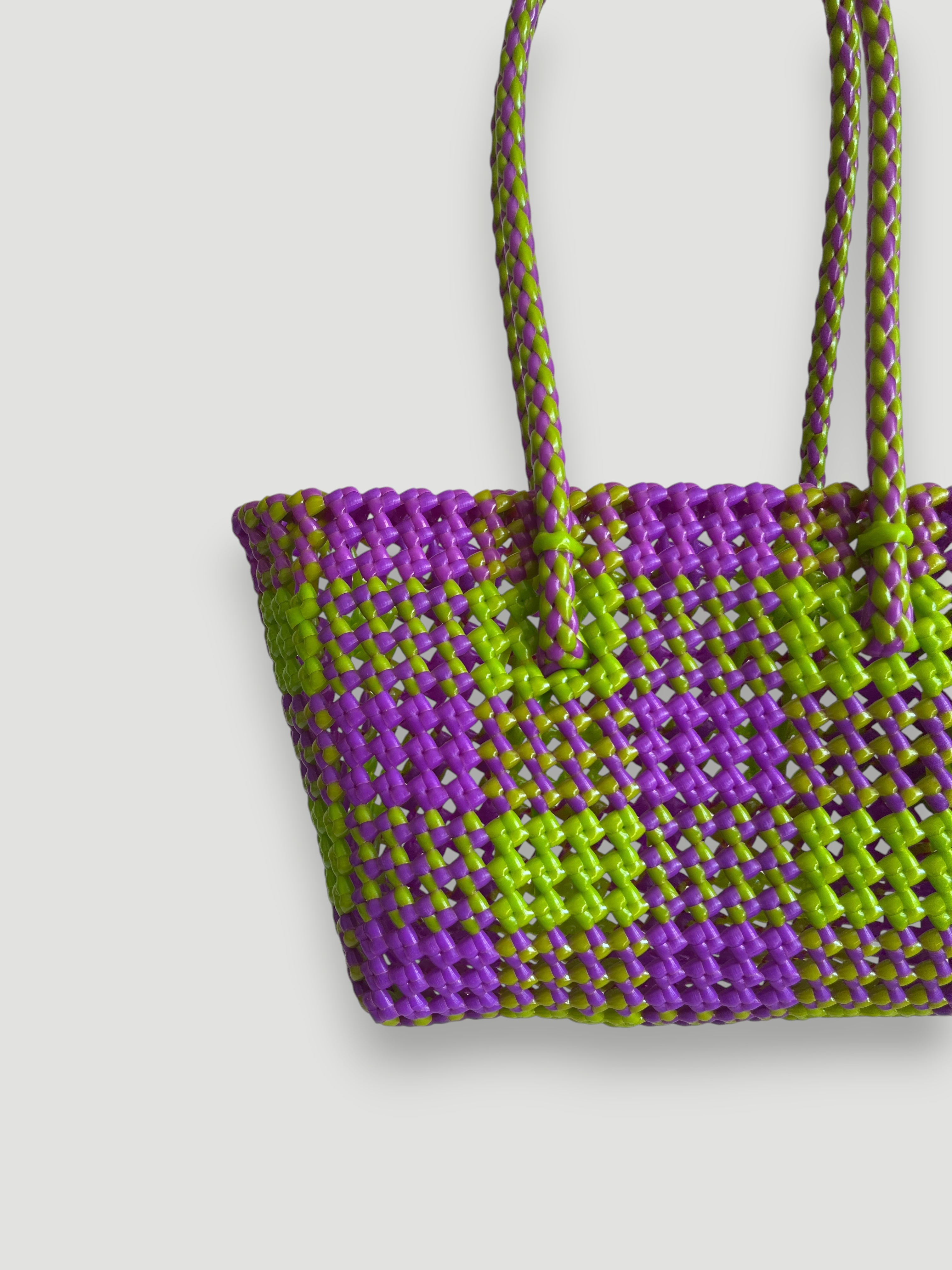 N°6S - SAC PANIER TRESSÉ MAIN - PETIT - violet & vert clair