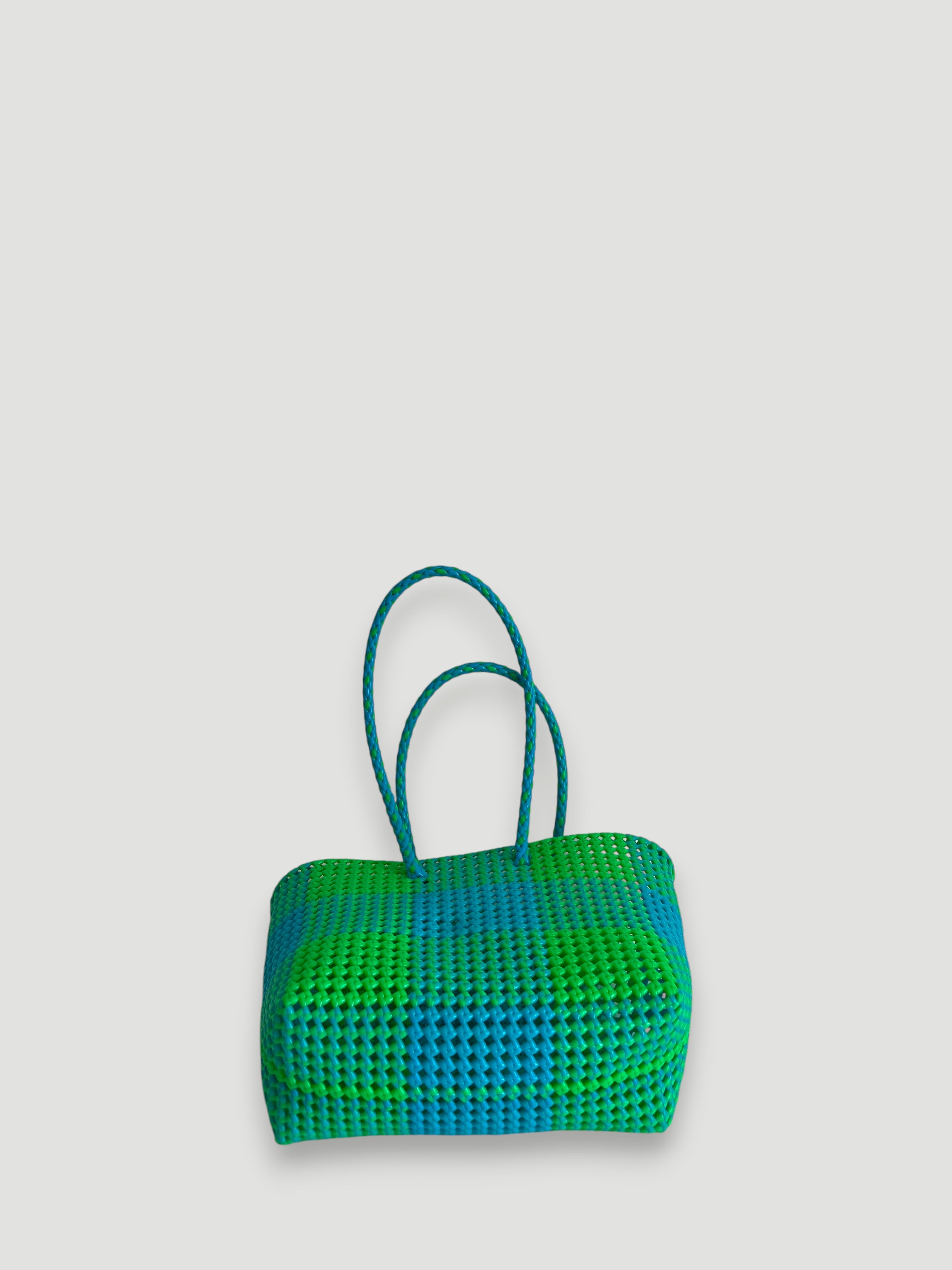 N°220M - SAC PANIER TRESSÉ MAIN - MOYEN - bleu clair & vert fluo