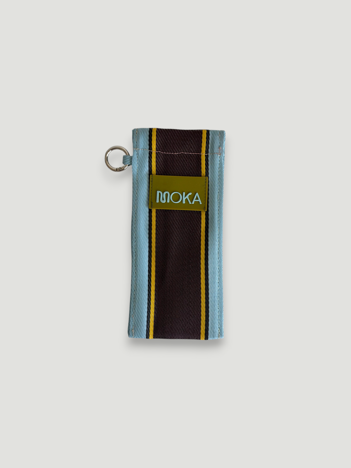 Étui à lunettes MOKA Formentera en tissu recyclé rayé bleu, marron et jaune avec anneau métallique