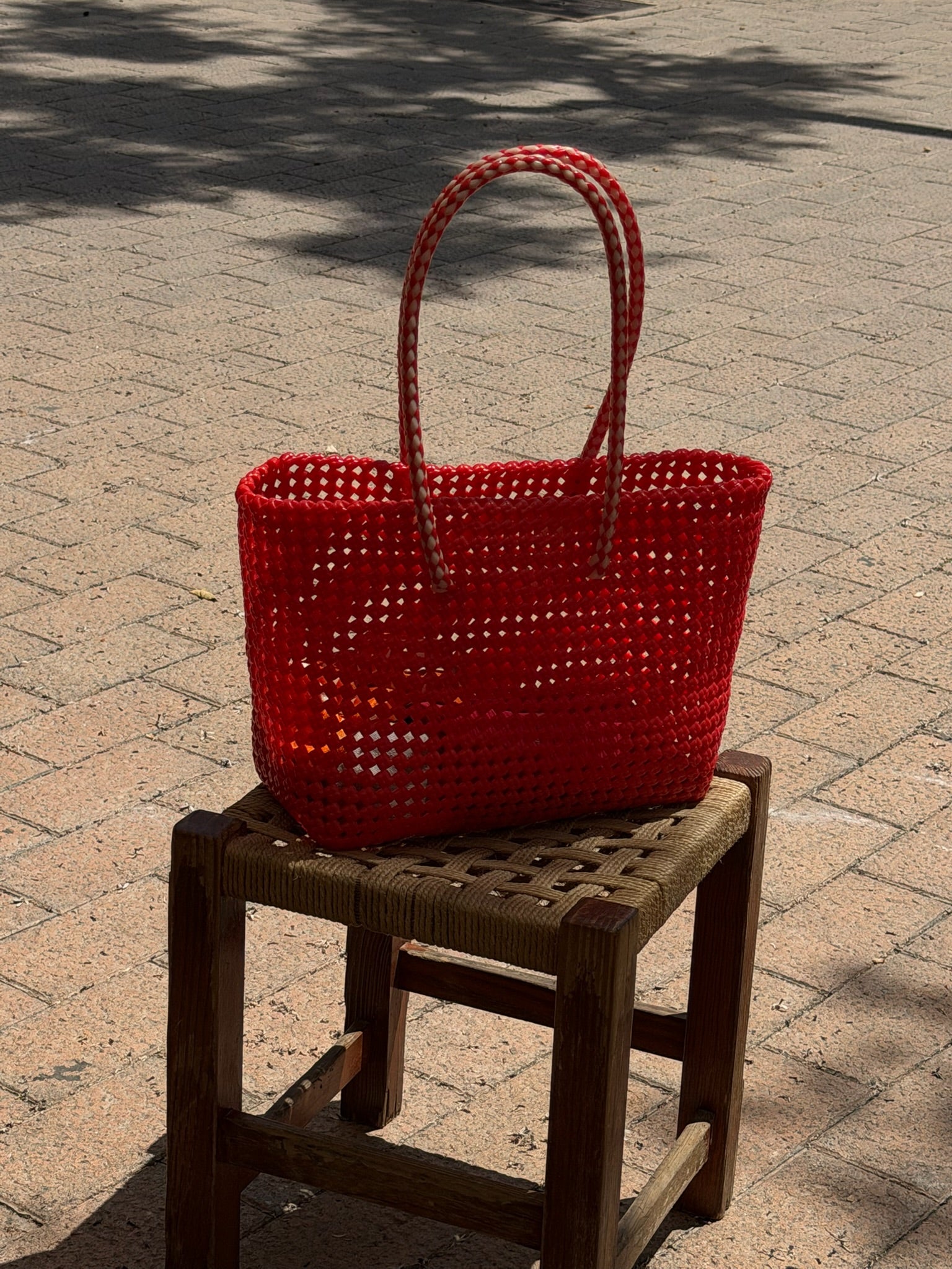 N°524M - SAC PANIER TRESSÉ MAIN - MOYEN - rouge