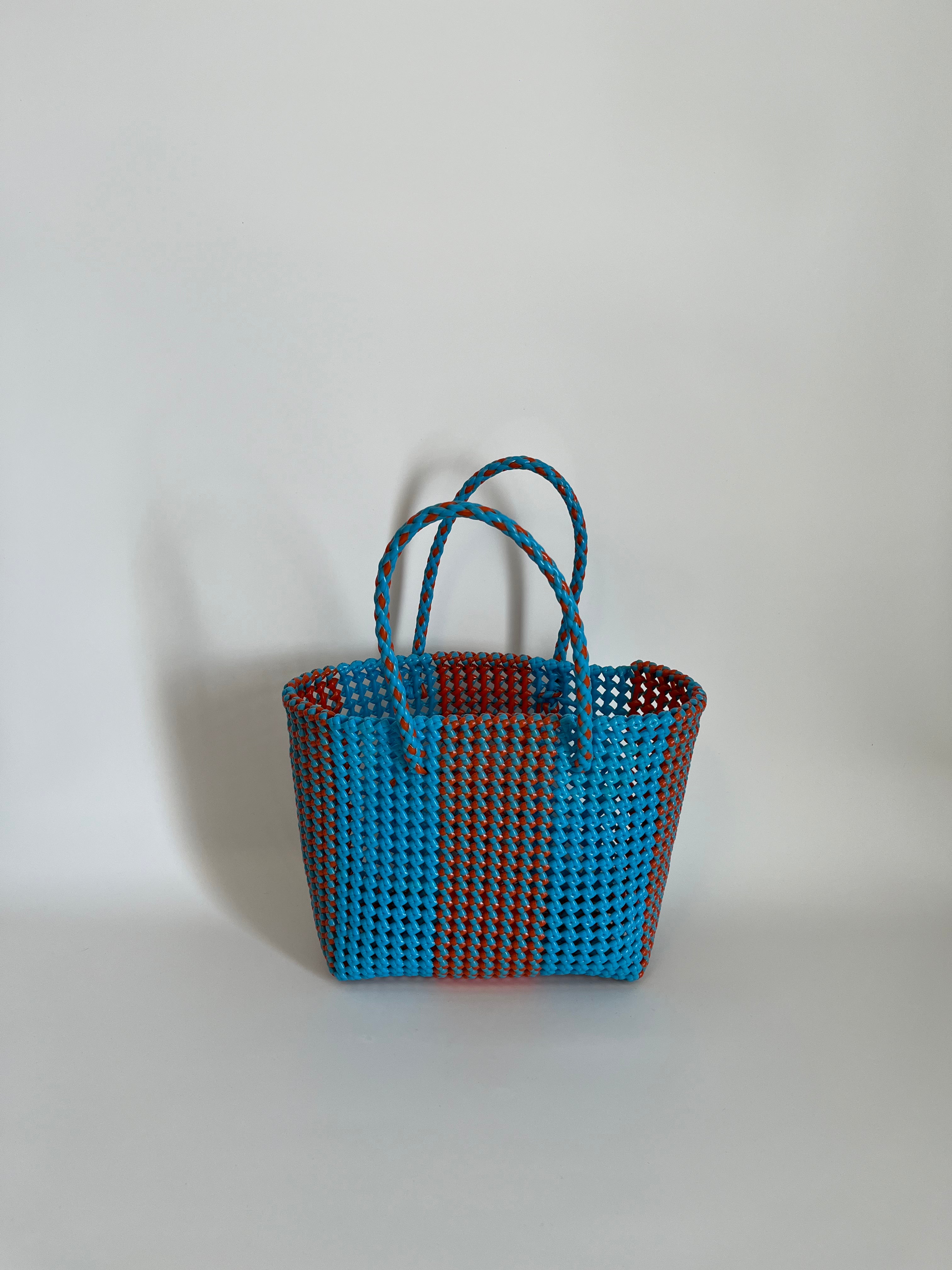 N°77M bis - SAC PANIER TRESSÉ MAIN - MOYEN - orange & bleu clair