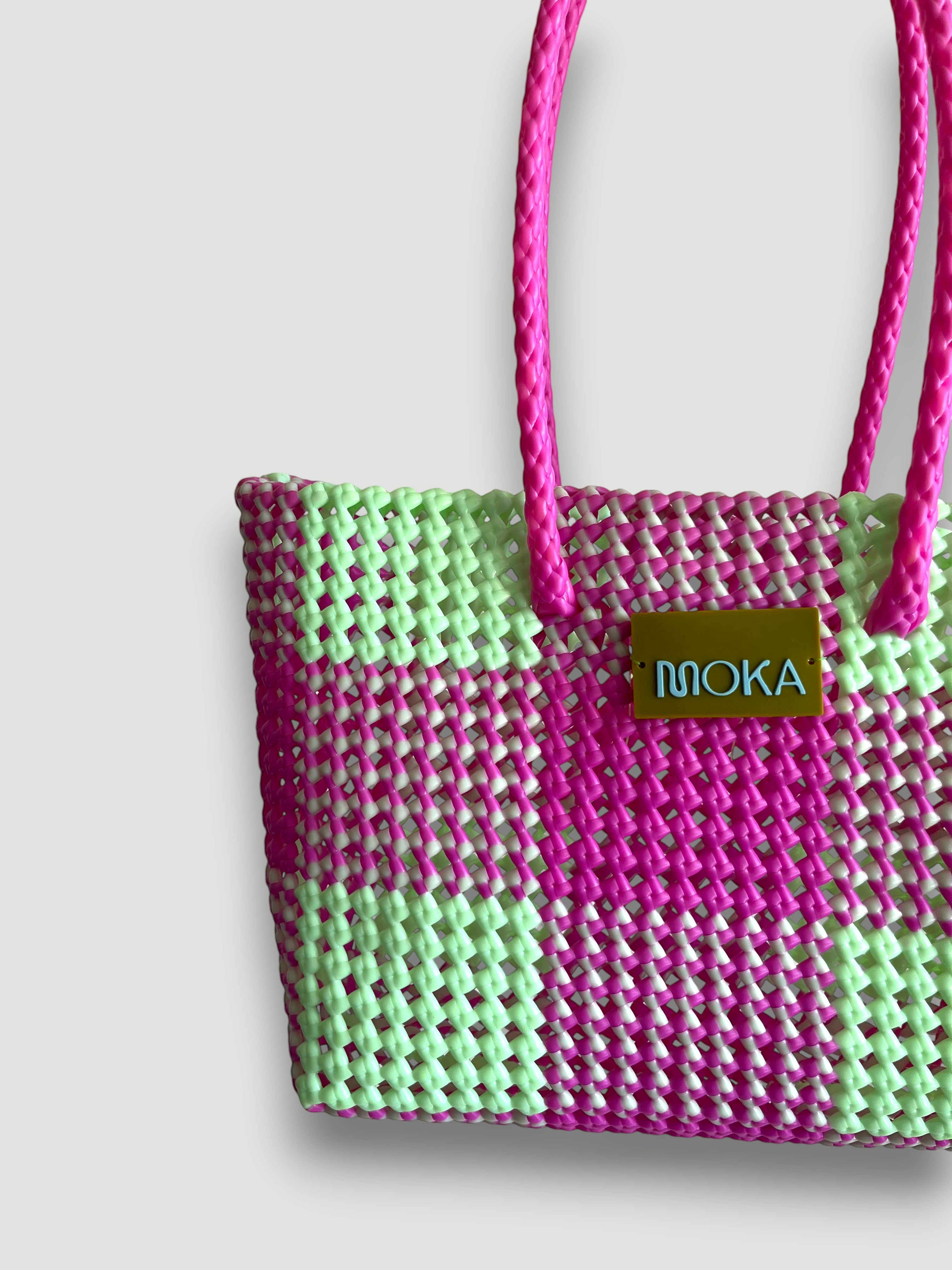 N°521M - SAC PANIER TRESSÉ MAIN - MOYEN - rose foncé & vert pastel