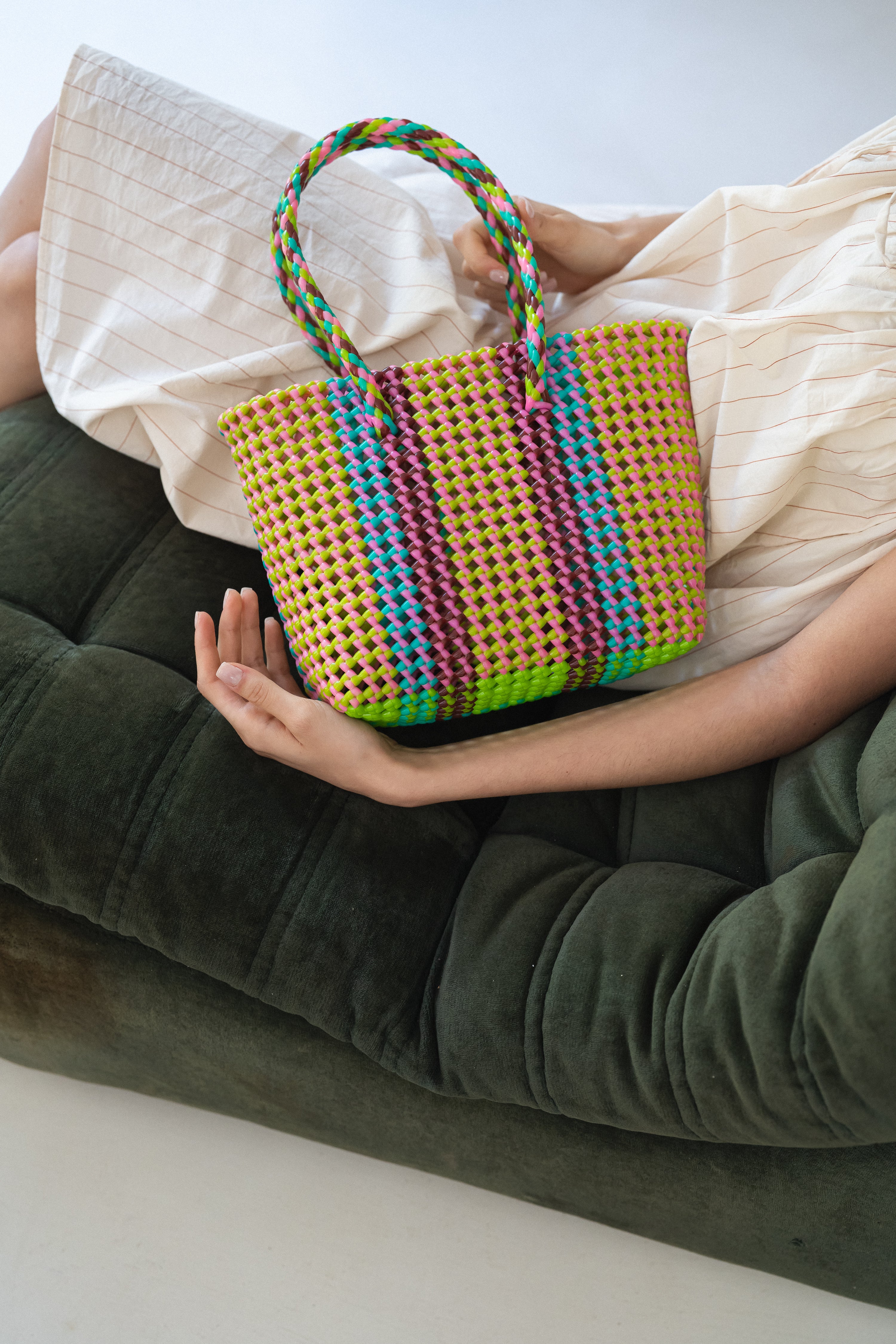 N°241S - SAC PANIER TRESSÉ MAIN - PETIT - multicolors